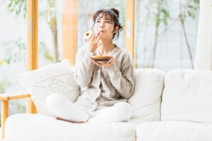 つい剥がしながら食べてしまう食べ物を以下よりすべて選んでください