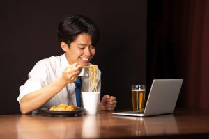 カップラーメン、どのくらいの頻度で食べる？食べるまでどのくらい待つ？カップラーメンのいろいろについて調査