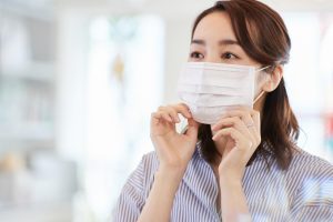 政府の決定で「屋内でもマスク不要」となっても、マスクはするつもりだ