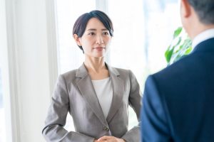 女性に年齢を聞く時「失礼ですが、おいくつですか？」と聞くこと自体が失礼だと思う。