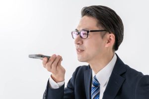 音声アシスタント「OK　Google(オッケー グーグル)」と「Hey　Siri（ヘイ シリ)」 　恥ずかしくて人前でやりたくないのはどちらですか？