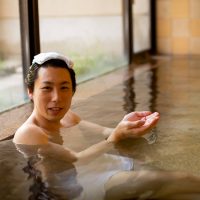温泉や銭湯では、必ず他の人の男性器を見る